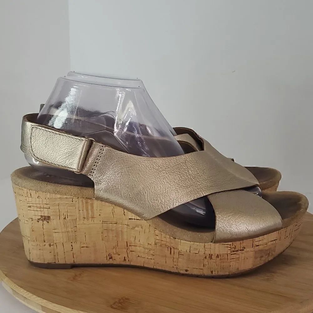 Clarks Annadel Eirwyn Metallic Gold Leather Cork Wedge Platform Sandal Size 10